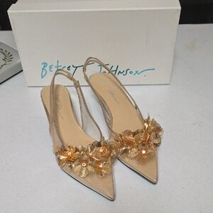 Betsey Johnson Gold Floral Slingback Heels SB Robon Size 8.